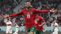 Pemain Timnas Maroko, Youssef En-Nesyri melakukan selebrasi usai mencetak gol ke gawang Timnas Portugal dalam laga babak perempatfinal Piala Dunia 2022 di Al Thumama Stadium, Doha, Qatar, Sabtu (10/12/2022) malam WIB. (AP/Martin Meissner)
