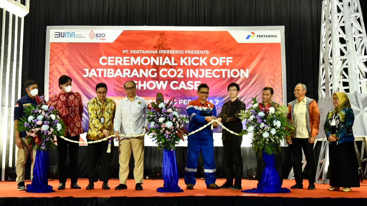 Pertamina mulai mengimplementasikan teknologi Carbon Capture Storage (CCS)/Carbon Capture Utilization and Storage (CCUS) dengan melakukan injeksi perdana C02 di Lapangan Pertamina EP Jatibarang Field, Indramayu, Jawa Barat.