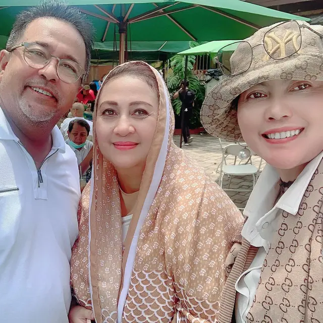 [Fimela] Rano Karno dan Yessy Gusman