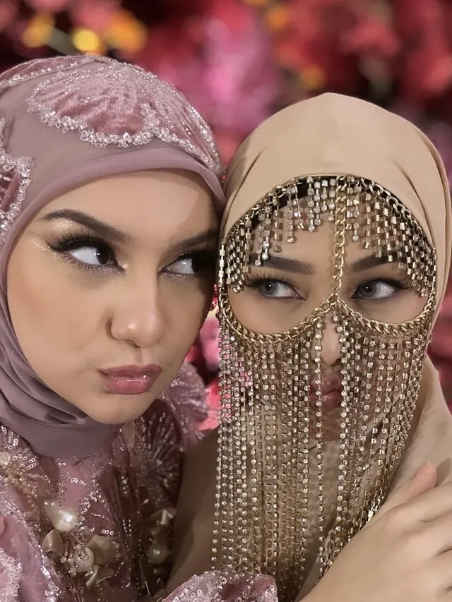 Penampilan Arabian Look Inara Rusli dan Dara Arafah di Ulang Tahun ke-28 Irish Bella.