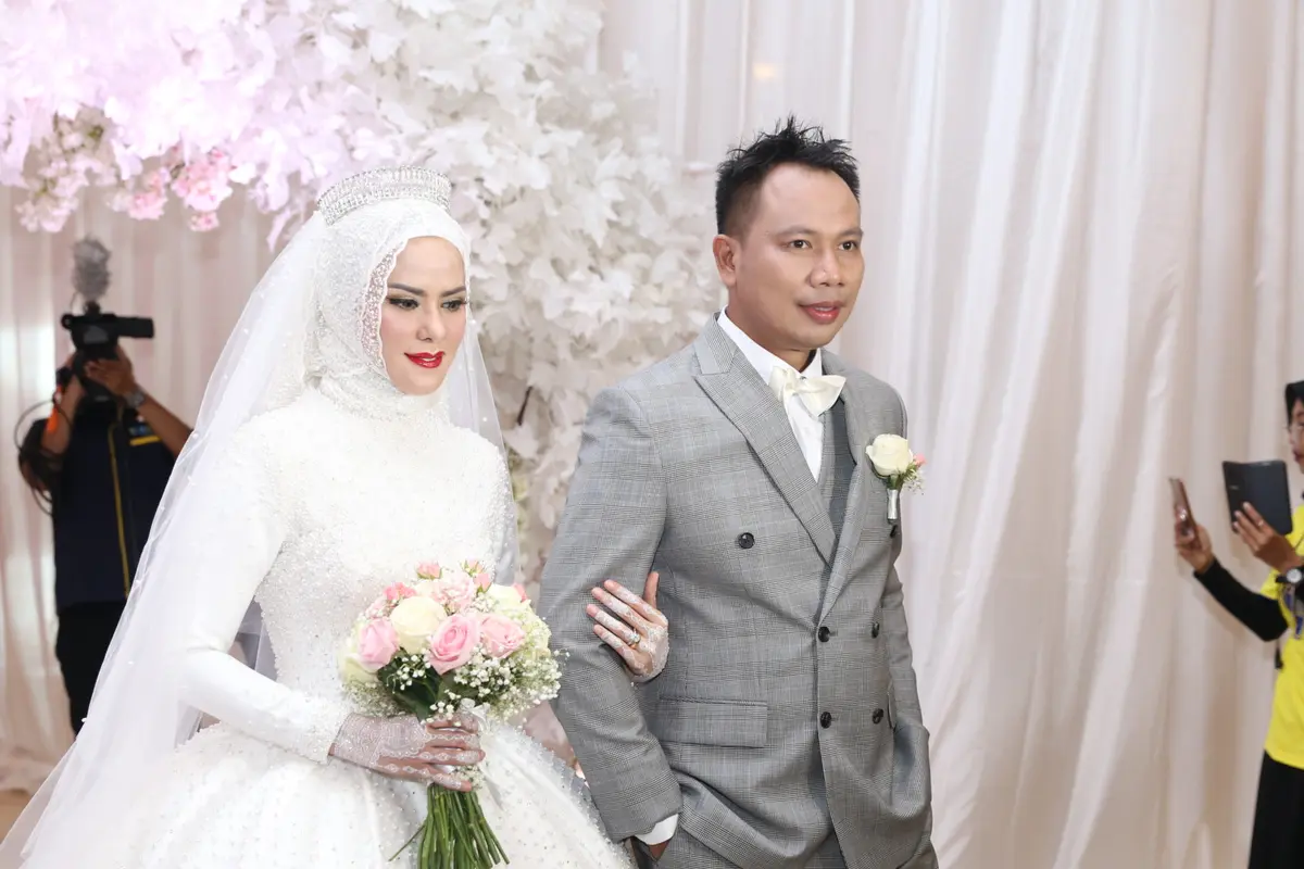 [Bintang] Vicky Prasetyo dan Angel Lelga