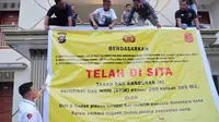 Unit Tipidkor Satuan Reskrim Polresta Gorontalo Kota saat menyita rumah dan kos-kosan mewah yang diduga hasil pencucian uang. Foto:Istimewa (Arfandi Ibrahim/Liputan6.com)