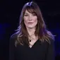 Carla Bruni, model legendaris Prancis didakwa terlibat dalam kasus dugaan korupsi yang dilakukan suaminya, mantan Presiden Prancis Nicolas Sarkozy. (dok. JULIEN DE ROSA / AFP)