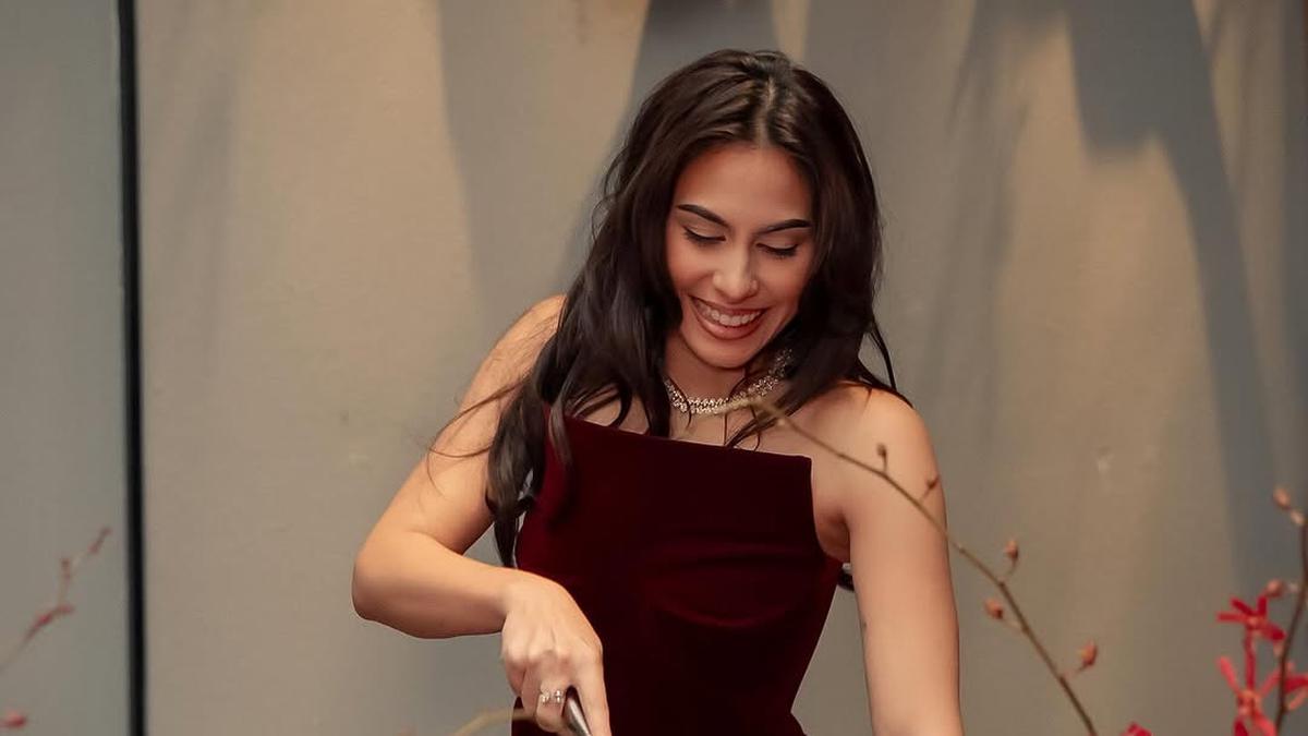 6 Pesona Lady in Red, Valerie Thomas Rayakan Ultah ke-26 dengan Gaya Elegan dan Serasi bersama Rafi Haikal