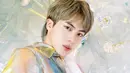 Selama 6 tahun pula, Jin telah beberapa kali mengubah penampilan dan image-nya setiap kali grupnya merilis lagu terbaru. Tak hanya itu, dalam 2020 Season's Greetings, Jin bahkan punya rambut model mullet. (Liputan6/Twitter/@BTS_official)