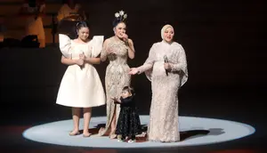 Diva Pop Indonesia Krisdayanti baru saja menggelar konser Semesta. Tidak hanya tampil sendiri, mantan istri Anang Hermansyah itu juga duet bareng dua anak, Aurel Hermansyah dan Amora Lemos serta cucunya, Ameena. [Foto; Bambang E Ros/Fimela.com]