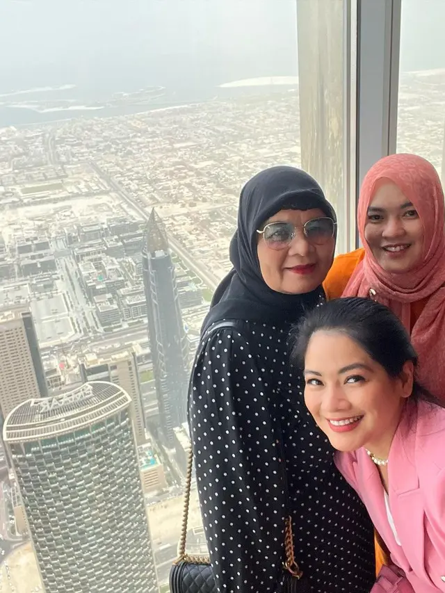 10 Potret Titi Kamal dan Christian Sugiono Ajak Anak Liburan ke Dubai, Seru Banget