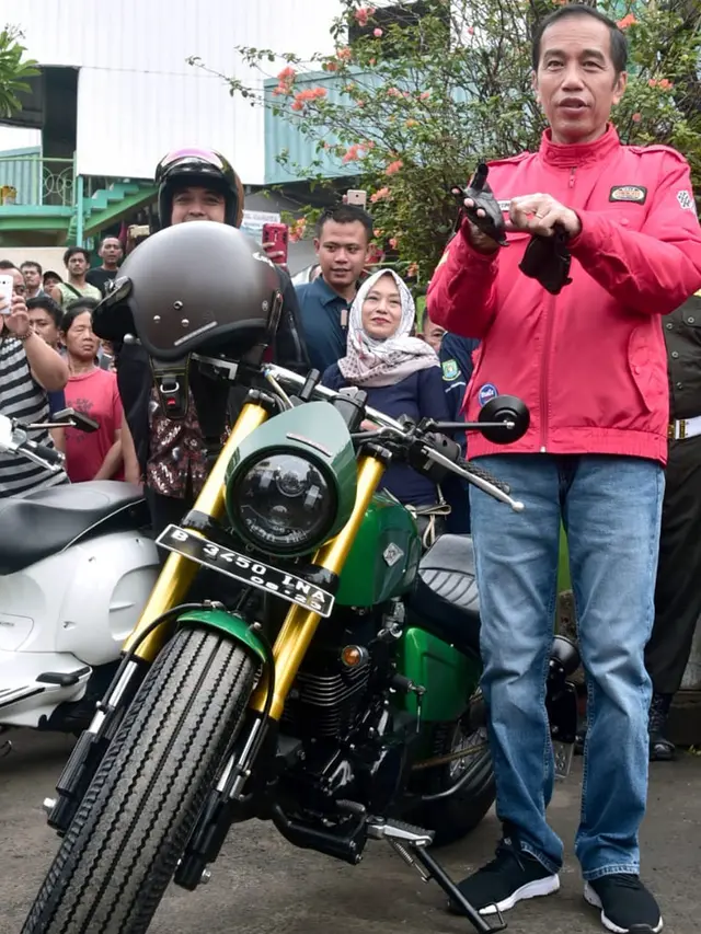 Jokowi Jajal Motor ke Pasar Anyar Tangerang