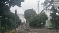 Jalan Lapangan Tembak, Senayan, Jakarta Pusat Ditutup Kawat Berduri pada Rabu (22/5/2019). (Foto: Merdeka.com)