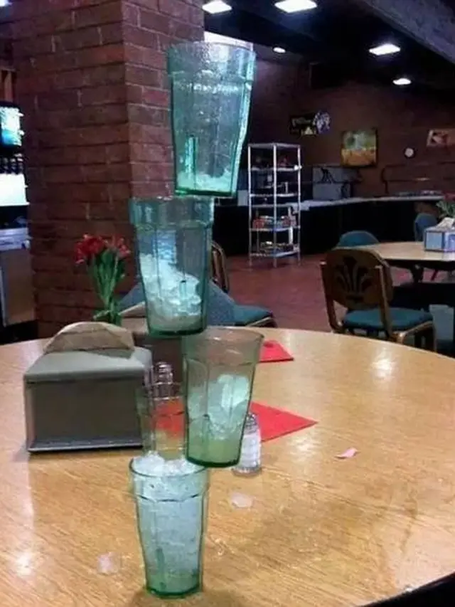 Bukin Takjub, Ini 7 Potret Atraksi Jaga Keseimbangan dari Botol Hingga Koin