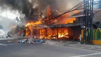 Kebakaran Hebat Melalap 6 Kios di Jambi, 1 Orang Ditemukan Tewas Dalam Posisi Sujud