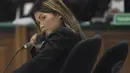 Terdakwa kasus suap SKK Migas, Artha Meris Simbolon mengikuti sidang lanjutan dengan agenda pemeriksaan terdakwa di Pengadilan Tipikor, Jakarta, Kamis (30/10/2014). (Liputan6.com/Miftahul Hayat) 
