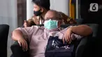 Direktur Dana Perimbangan Kemenkeu, Putut Hari Satyaka menunggu pangilan penyidik akan dimintai keterangan di Gedung KPK, Jakarta, Selasa (23/6/2020).  Putut diperiksa sebagai saksi untuk pengembangan baru kasus dugaan korupsi pengurusan anggaran dana alokasi khusus (DAK). (merdeka.com/Dwi Narwoko)