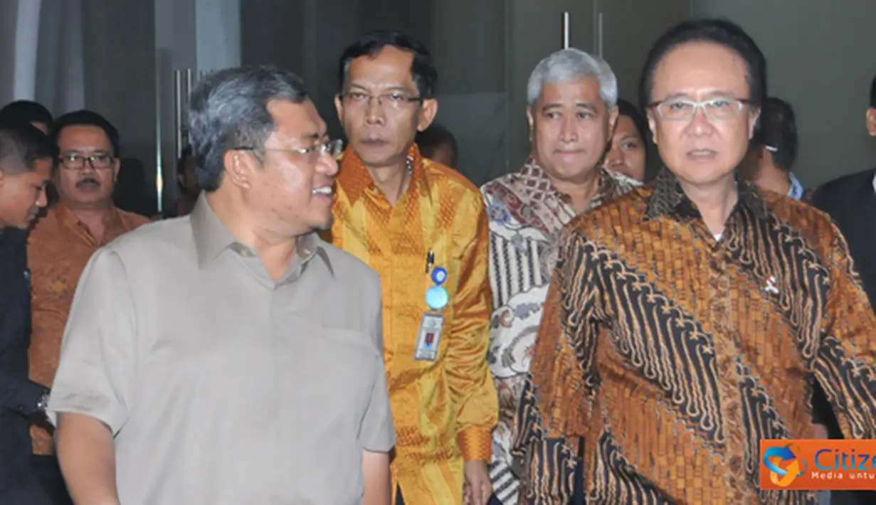 Citizen6, Bandung: MKP Sharif C Sutardjo dan Gubernur Jawa Barat Ahmad Heryawan menuju tempat pembukaan Rapat Kerja Teknis (Rakernia) Perikanan Tangakap dan Sitjen P2HP serta BKIPM di Bandung. (Pengirim: Efrimal Bahar)