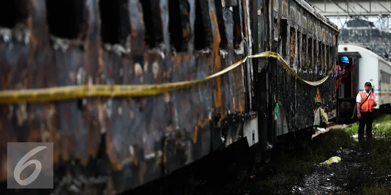 20160825- Kondisi Gerbong Kereta yang Terbakar di Tanjung Priok-Jakarta- Faizal Fanani