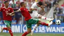 Gelandang Portugal, Goncalo Guedes, melepaskan tendangan saat melawan Maroko pada laga grup B Piala Dunia di Stadion Luzhniki, Moskow, Kamis (20/6/2018). Portugal menang 1-0 atas Maroko. (AP/FMatthias Schrader)