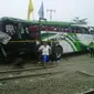 Kecelekaan bus Po Haryanto di perlintasan kereta Cibitung, Bekasi, Jawa Barat. (TMC)