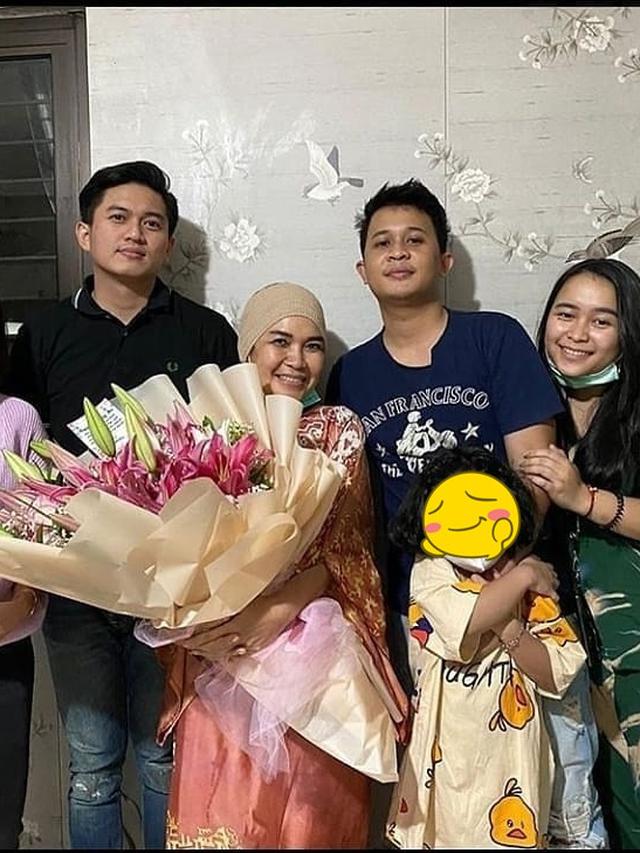 6 Momen Kebersamaan Ayu Ting Ting dan Pria yang Hadir di Ultah Ibunda, Jadi Sorotan