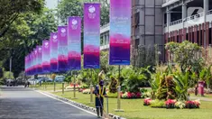 Suasana Jakarta Convention Center jelang Konferensi Tingkat Tinggi (KTT) ke-43 ASEAN 2023 di Jakarta, Senin (4/9/2023). (Liputan6.com/Faizal Fanani)