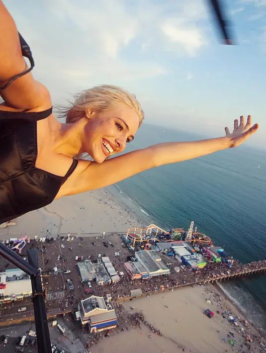 Bukan hanya itu, Lele Pons pun seringkali membuat video tentang percintaan yang diselingi komedi dan dihiasi oleh wajah konyolnya. (instagram/lelepons)