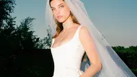 Kepada Vogue Weddings, Barbara mengatakan bahwa ia menginginkan sesuatu yang timeless dan klasik untuk upacara tersebut. [Instagram/owengould/bumbleandbumble].