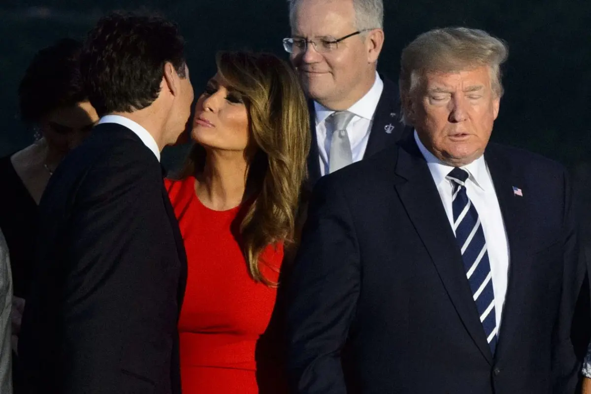 Saat Melania Trump dan Justin Trudeau cium pipi di ajang G& dan jadi viral. (AP)