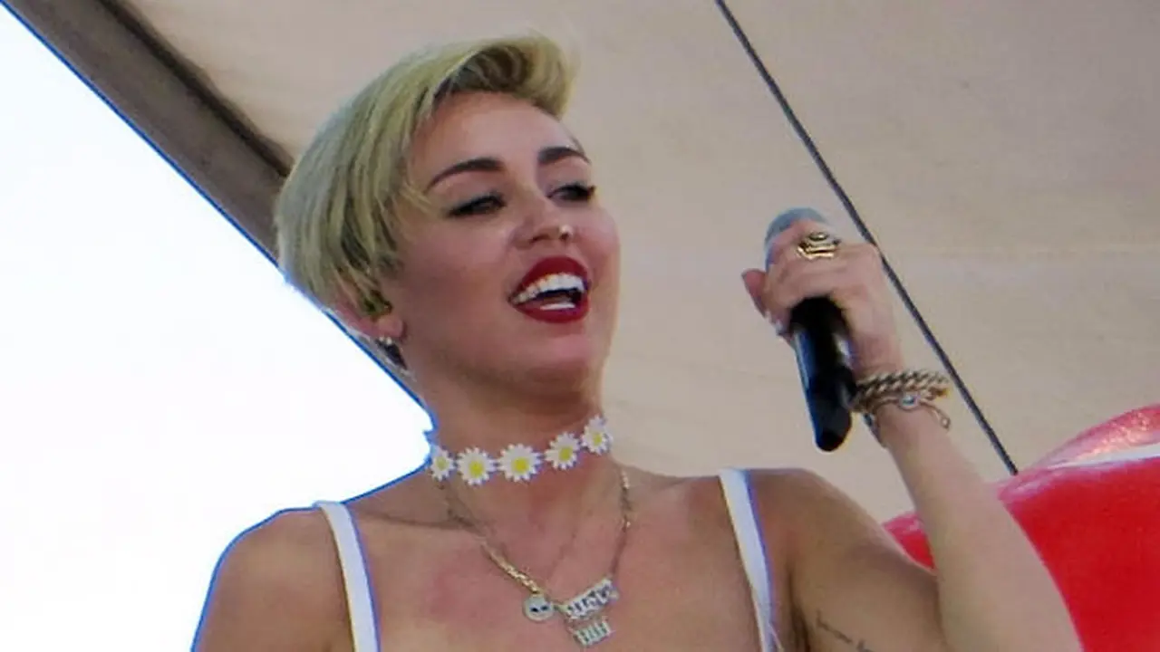 milley-cyrus-130929b.jpg