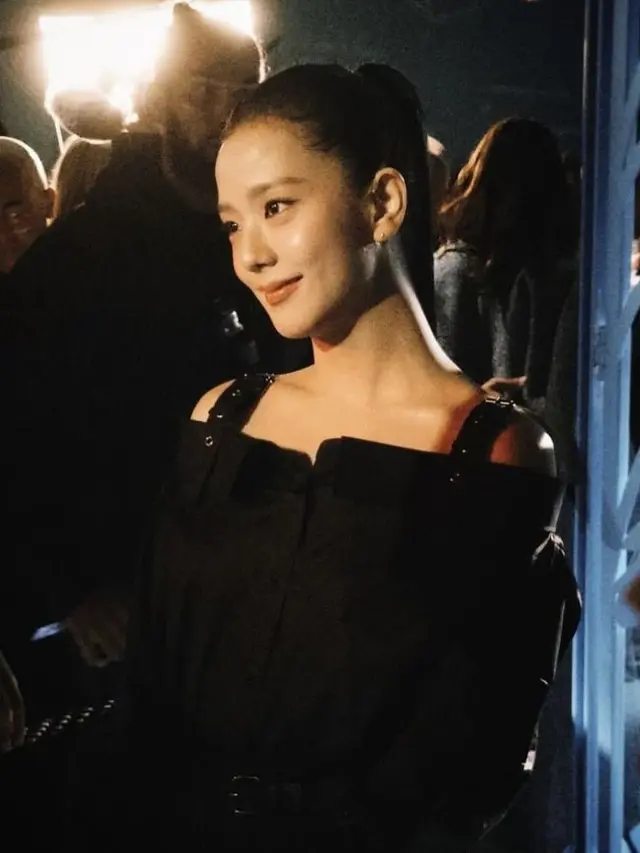 10 Gaya Si Princess Dior Jisoo BLACKPINK di Paris Fashion Week 2024 , Tampil Paling Bersinar di Antara Natalie Portman hingga Jennifer Garne