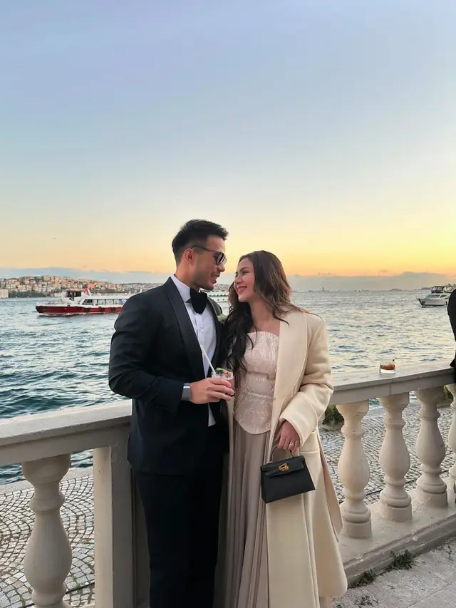 6 Potret Jessica Mila dan Yakup Hasibuan Kondangan ke Turki, Bertemu Chelsea Islan