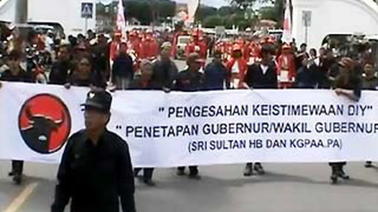 101208cdemo-yogya.jpg