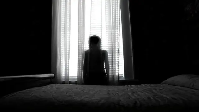 Ilustrasi Hantu di Kamar Tidur