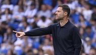 Pelatih Real Madrid, Xabi Alonso, memberikan instruksi saat timnya berhadapan dengan Real Sociedad pada pekan 4 Liga Spanyol 2025/2026, Sabtu (13/9/2025) malam WIB. (ANDER GILLENEA / AFP)