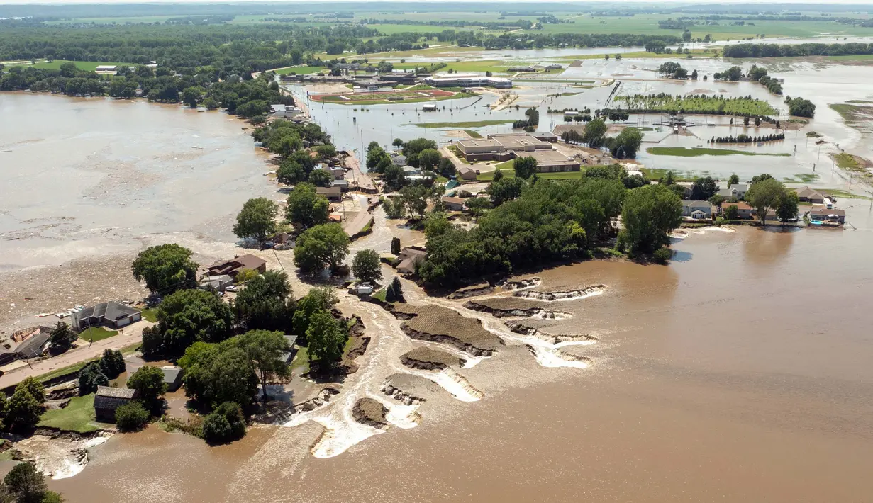 Sekitar 1.000 orang sudah dievakuasi ke tempat-tempat penampungan, terutama mereka yang tinggal di wilayah Hulu Sungai Big Sioux. (AP Photo/Josh Jurgens)