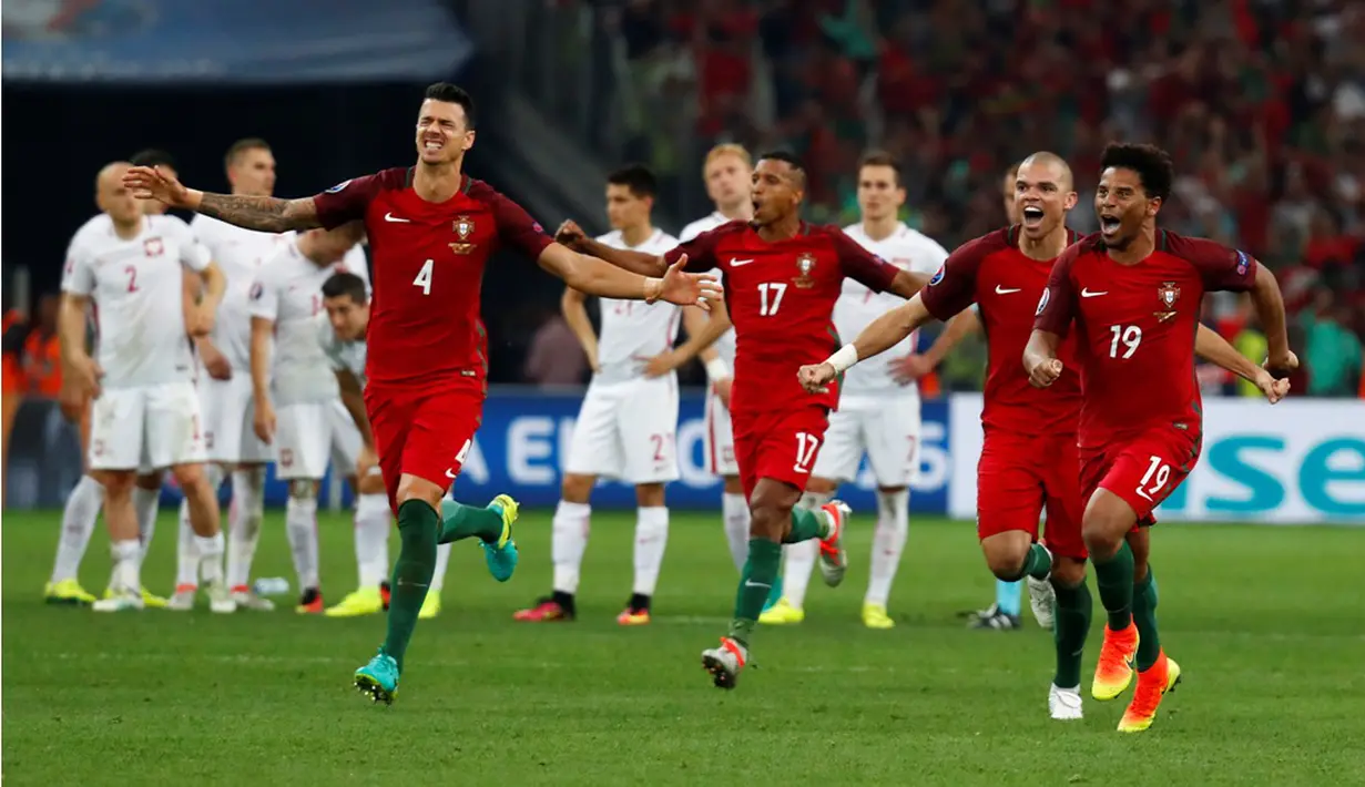 Portugal lolos ke semifinal setelah menang adu penalti 5-3 atas Polandia pada laga perempat final Piala Eropa 2016 di Stade Velodrome, Marseille, Jumat (1/7/2016) dini hari WIB. (Reuters/Kai Pfaffenbach)