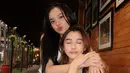 Lyodra Ginting hangout bareng sahabat di tengah kabar putusnya dengan Riza Syah. Momen hangout tersebut diunggah di Instagram Lyodra pada Selasa (12/9/2023). Tak sedikit kemudian netizen yang bubuhkan komentar di kolom komentar unggahan Lyodra. Ada yang setuju karena Lyodra dan Riza Syah pacaran beda agama, namun ada juga yang tak setuju karena pasangan muda ini disebut cocok. (Liputan6.com/IG/@lyodraofficial)
