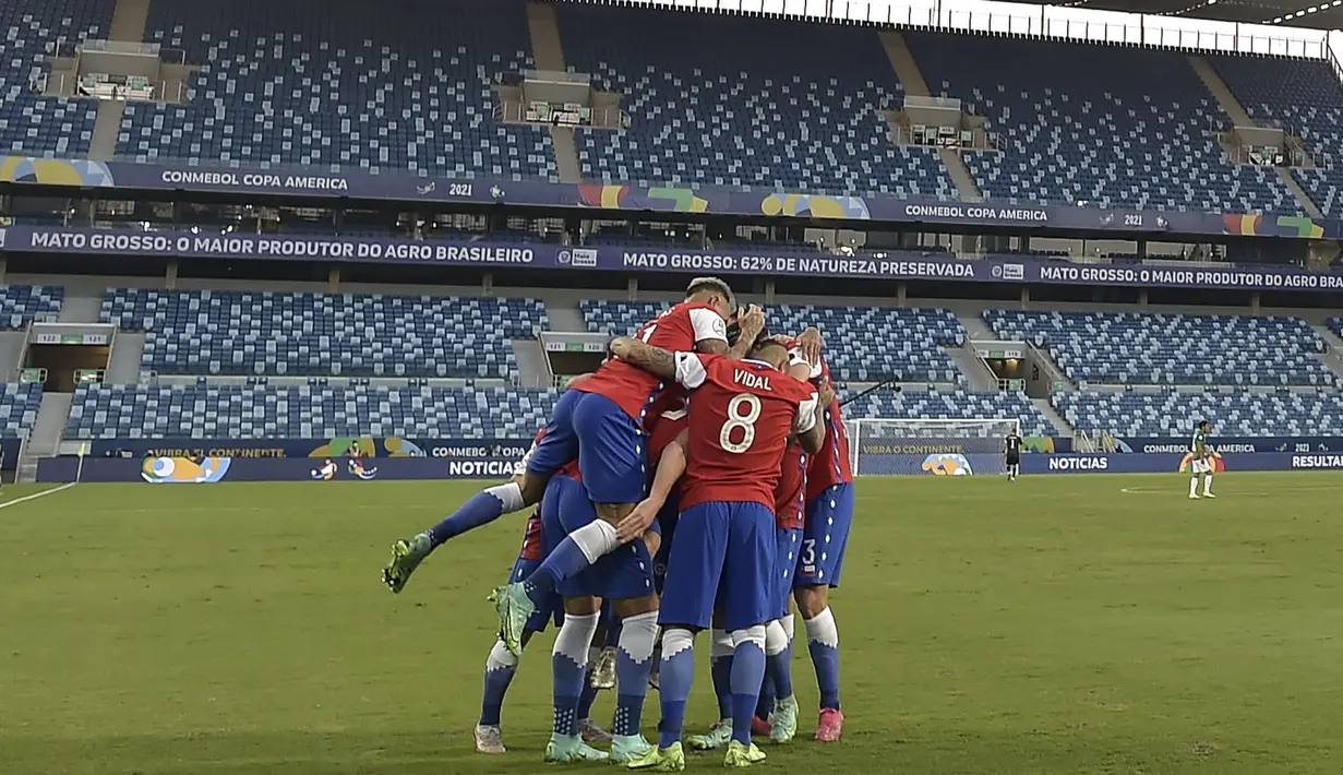 Raihan kemenangan ini membuat Chile manjadi puncak klasemen sementara Grup A CONMEBOL Copa America 2021 dengan mengoleksi poin empat, sedangkan Bolivia harus merosot ke dasar klasemen tanpa satupun koleksi poin. (Foto: AFP/Douglas Magno)