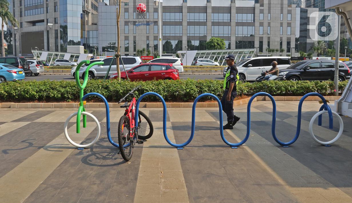 FOTO Tempat Parkir Sepeda di Stasiun MRT Sepi Peminat 