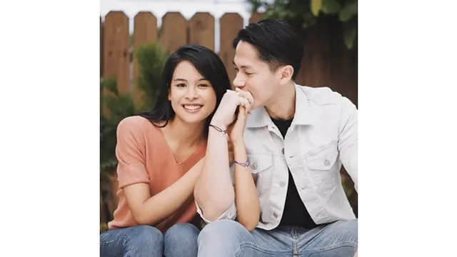 Jarang Tersorot, Ini 7 Momen Manis Maudy Ayunda dan Sang Kekasih