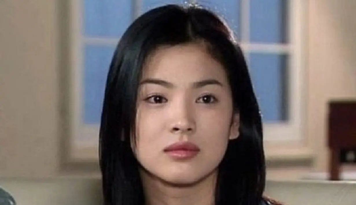 Bahkan penampilan Song Hye Kyo kali ini malah mengingatkan para penggemar dengan penampilannya di drama Endless Love. (foto: twitter.com/insertfeelshere)