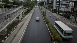 Suasana dikawasan Jalan HR Rasuna Said, Jakarta, Kamis (1/6). Sejumlah jalan Ibu Kota tampak lengang dari kemacetan, lantaran Presiden Joko Widodo menetapkan Hari Kesaktian Pancasila, yakni 1 Juni, sebagai libur nasional. (Liputan6.com/Faizal Fanani)