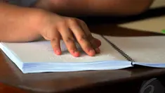  Siswa berkebutuhan khusus dari Sekolah Luar Biasa (SLB) A mengikuti Ujian Nasional hari pertama, Jakarta, Senin (5/5/2014) (Liputan6.com/Miftahul Hayat).