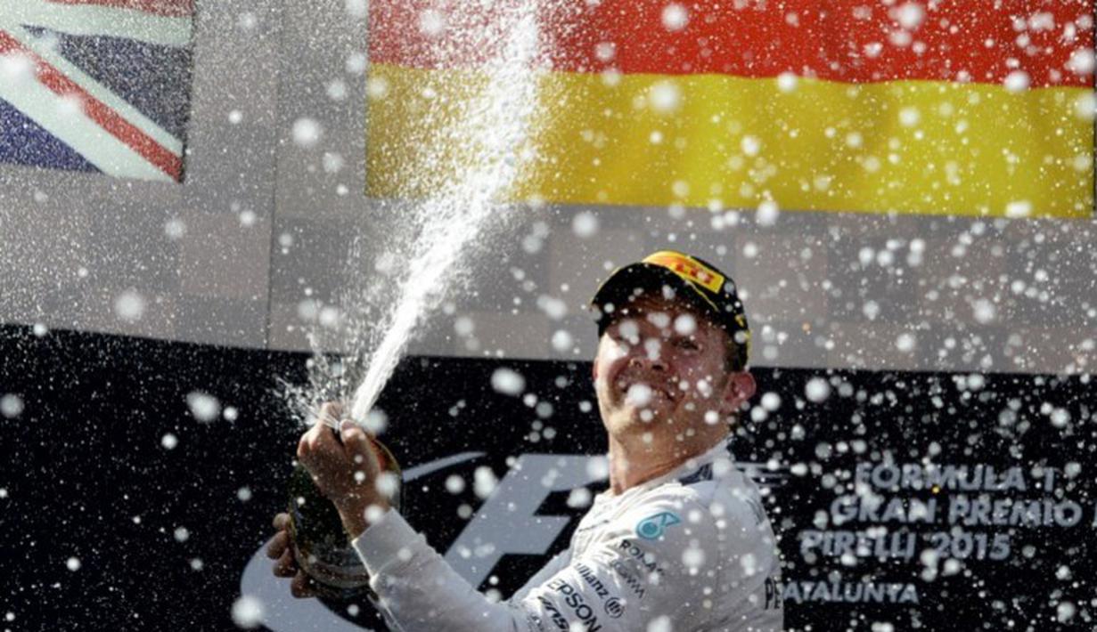 Semprotan sampanye Rosbergi podium juara. (AFP/Tom Gandolfini)
