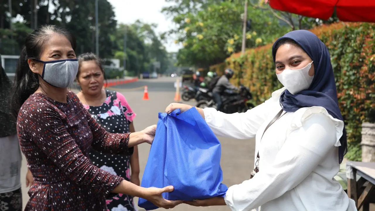 PNM Salurkan Ratusan Paket Sembako Bagi nasabah PNM di Bulan Ramadhan