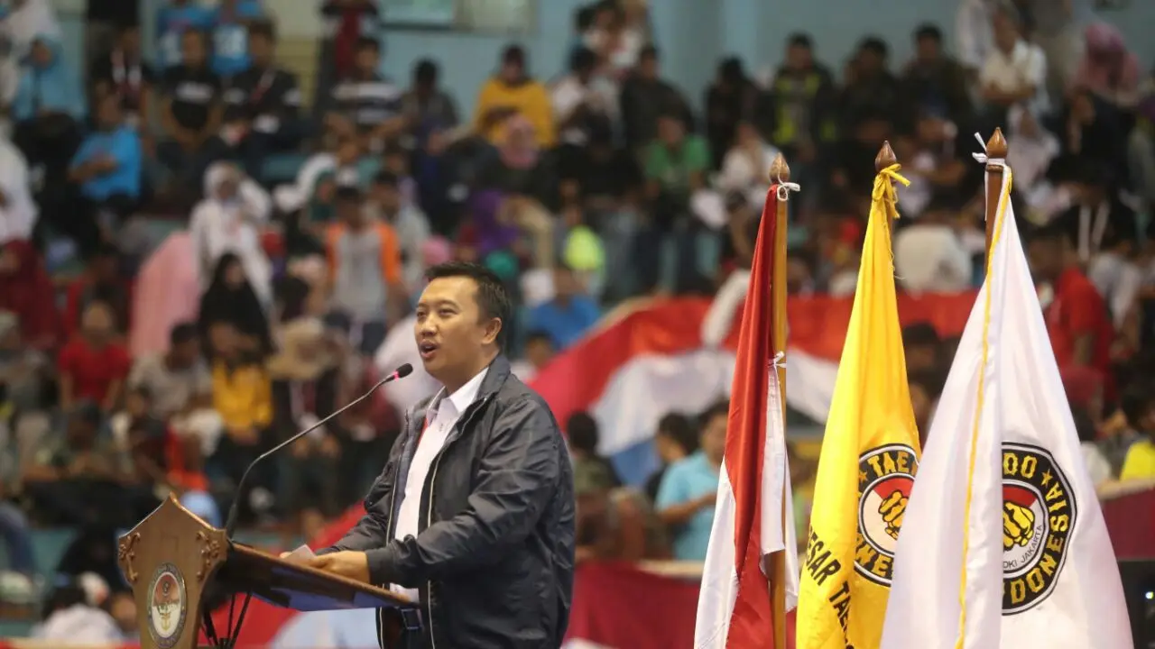 Menpora Imam Nahrawi saat membuka Turnamen Terbuka Taekwondo Tingkat Nasional Menhan Cup 2017 di GOR POPKI, Cibubur, Jakarta Timur, Sabtu (1/4). (Kemenpora)