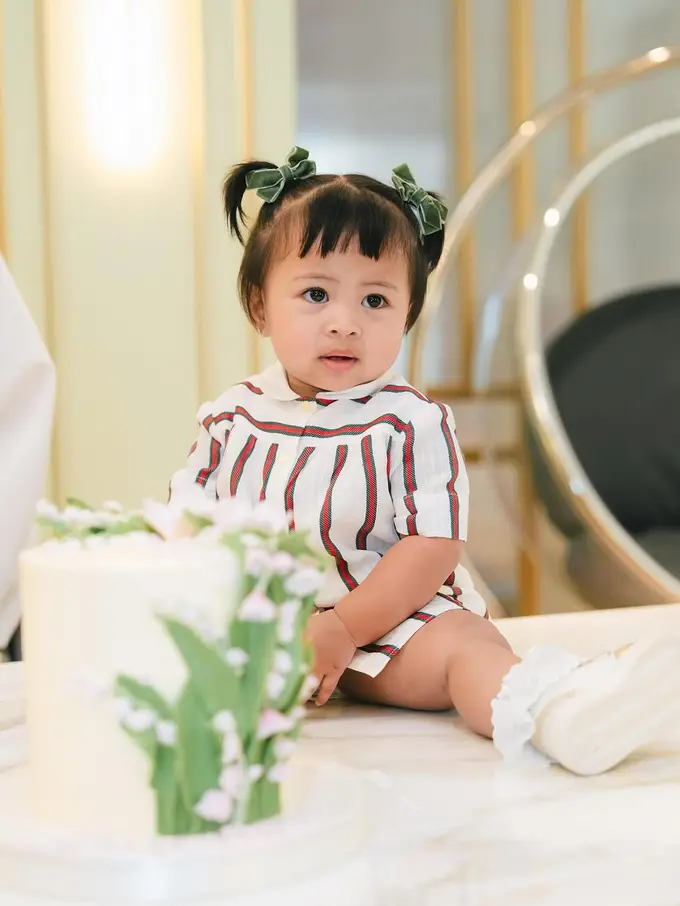 Gaya Imut Baby Lily, Anak Ketiga Raffi Ahmad-Nagita Slavina yang Menggemaskan di Ulang Tahun Pertamanya