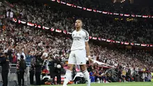 Penyerang Real Madrid, Kylian Mbappe, merayakan gol yang dicetaknya ke gawang Barcelona pada laga final Supercopa de Espana di King Abdullah Sports City Stadium, Jeddah, Arab Saudi, Senin (13/1/2025) dini hari WIB. Meski membawa Real Madrid unggul lebih dulu, Kylian Mbappe harus melihat timnya takluk 2-5 dari Barcelona dalam laga ini. (Haitham AL-SHUKAIRI / AFP)