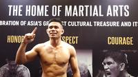 Mantan pegulat nasional, Eko Roni Saputra, diperkenalkan ke media sebagai petarung One Championship. (Bola.com/Zulfirdaus Harahap)