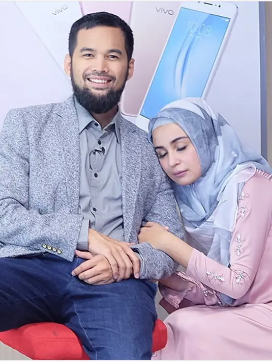 Kabar bahagia itu dibagikan oleh ibunda Shireen, Fenny Beauty saat dihubungi wartawan melalui sambungan telpon pada Selasa (3/10/2017). Sang ibunda mengaku bahwa putrinya, Shireen sekarang ini belum stabil. (Instagram/shireensungkar)