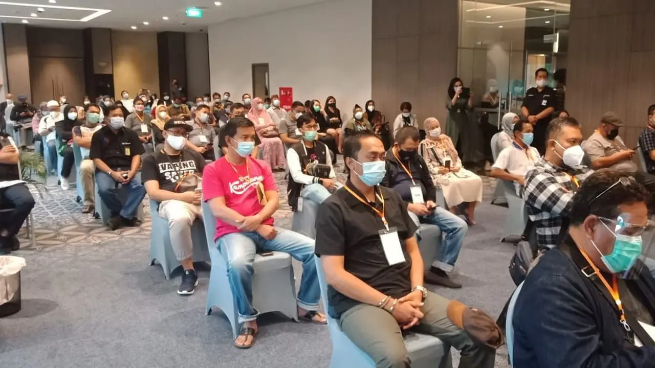 Komite Nasional Keselamatan Transportasi (KNKT) bersama Sriwijaya Air menemui keluarga penumpang dan awak pesawat SJ-182, pada Selasa (12/1/2021). (Foto: Sriwijaya Air)