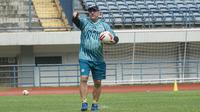 Pelatih Persib Bandung Robert Rene Ablerts. (Liputan6.com/Huyogo Simbolon)